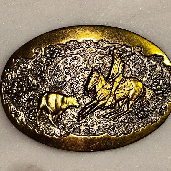 Award Design ~ Western/Cowboy/Bull ~ Gold & Silver Metal Tone ~ 24GP Belt Buckle - Picture 3 of 14